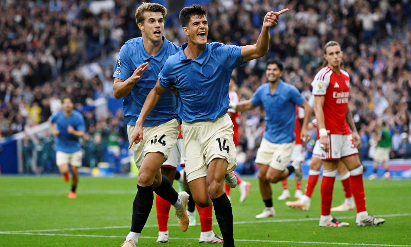 Arsenal crash to defeat at Brighton, Tottenham gloom deepens