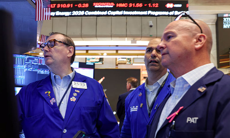 US stocks fall as oil tops $100, Treasury yields rise ahead of inflation data