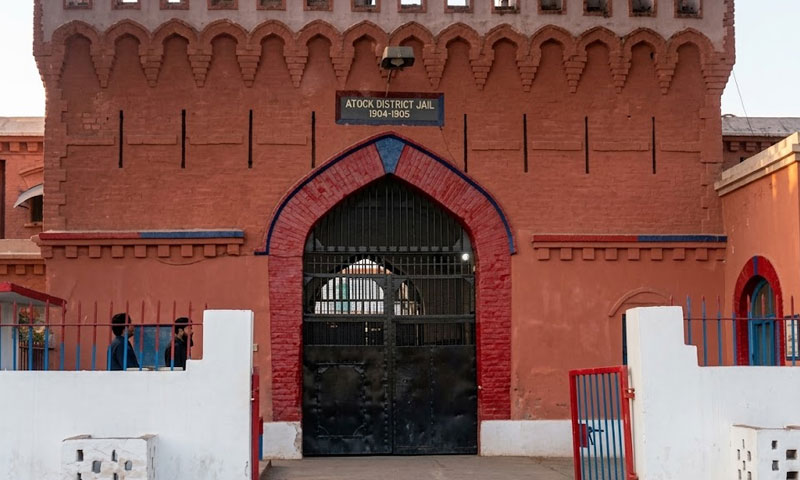 Attock jail superintendent arrested after allegedly offering bribe to Punjab IG Prisons