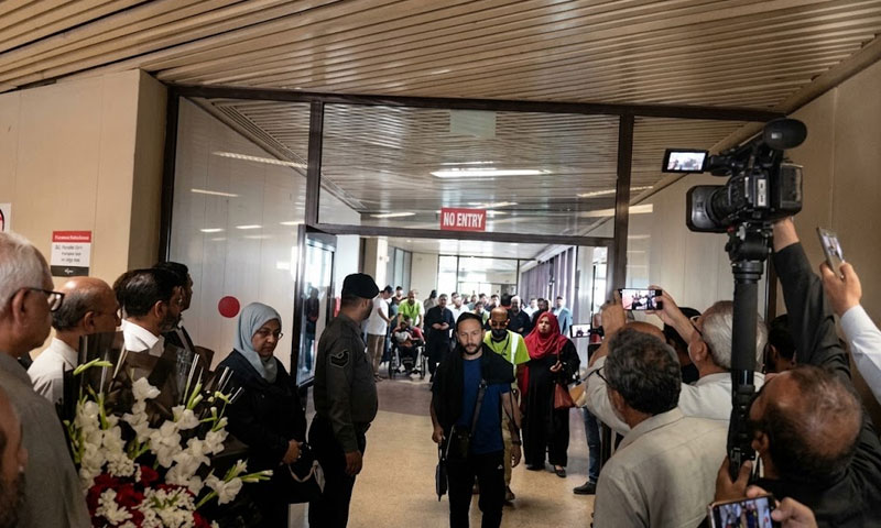 Four injured MT Honour 25 crew members, remains of three Pakistanis reach Karachi