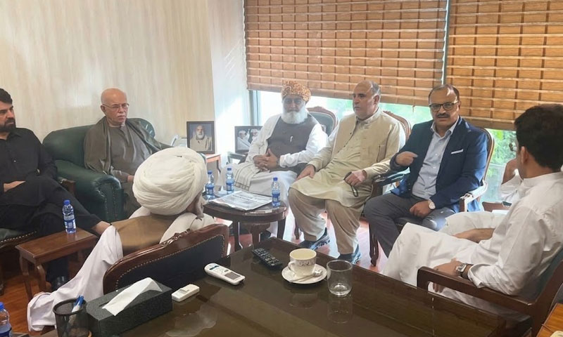 Opposition alliance to meet Fazlur Rehman after govt-PTI talks deadlock