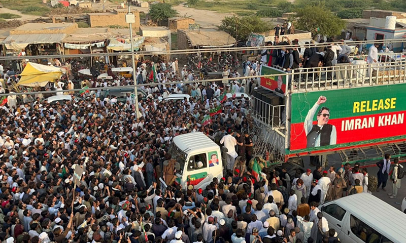PTI long march moves towards Kohat after overnight stay in Karak