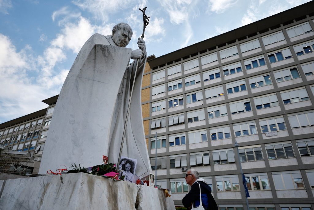 Pope to return to Vatican after cancer surgery