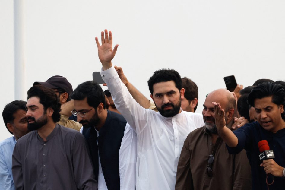 PTI’s Shahid Khattak claims Sohail Afridi, Junaid Akbar arrested