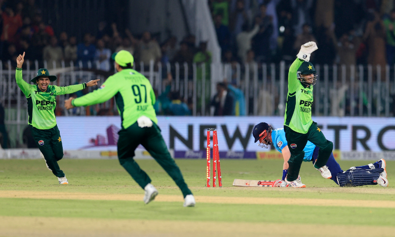 Pakistan beat England by 87 runs as Minhas takes six wickets in tri-series clash