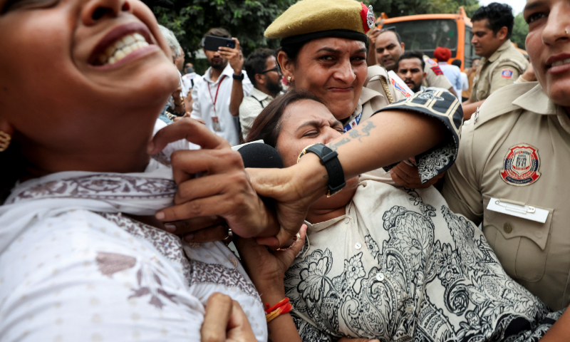 Protesters seeking India election chief's ouster detained, as 'cockroach' leaders released