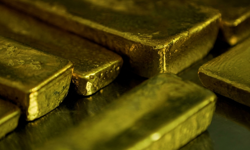 Gold price in Pakistan jumps by Rs1,100 per tola as global rates gain $2.43