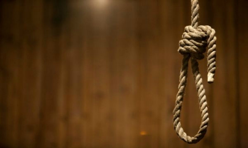 بیٹی نے اپنے ہاتھوں سے ماں کو پھانسی دیدی بیٹی نے اپنے ہاتھوں سے ماں کو پھانسی دیدی