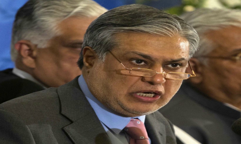 بہتان تراشی کرنے والا عمران خان بڑا ڈاکو ہے، ڈالر کو 200 روپے سے کم پر لاؤں گا، اسحاق ڈار