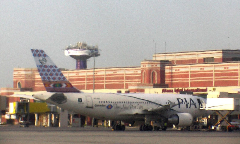 چیف جسٹس کی پرواز لاہور اتار لی گئی