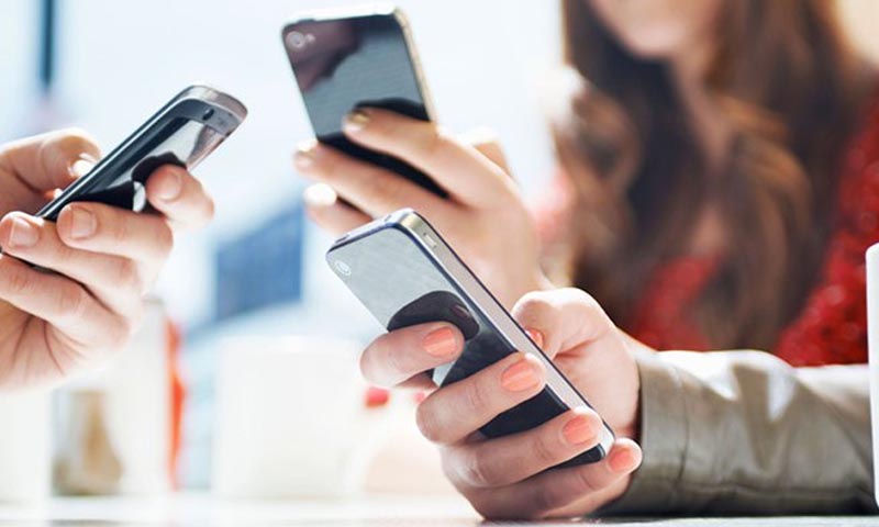 حکومت نے درآمدی موبائل فونز مزید مہنگے کر دیے