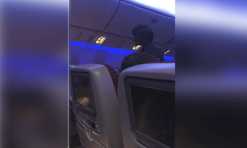 طیارے میں بھکاری کی ویڈیو سوشل میڈیا پر وائرل | urduhumnews.wpengine.com