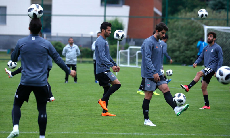 اداکار احد رضا میر اور اداکارہ سجل علی نے فٹبال ٹیم خرید لی