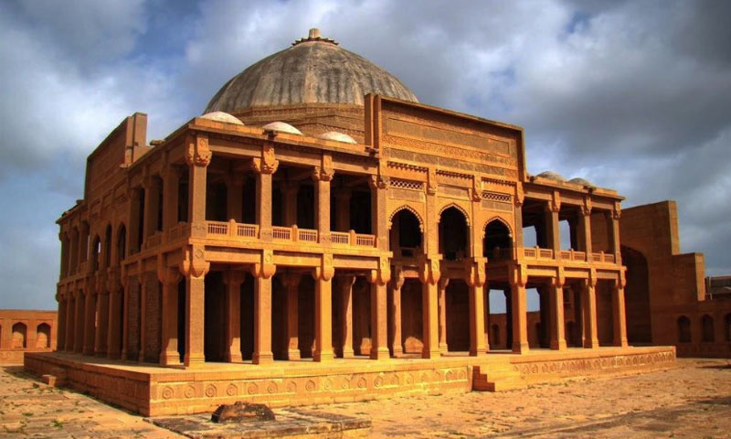 ٹھٹھہ کے گورنر مرزا عیسیٰ خان ترخان کا پرشکوہ مقبرہ | urduhumnews.wpengine.com