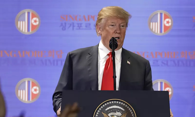 کوئی ہے جو کورونا ویکسین کی تیاری میں رکاوٹ ڈال رہا ہے، امریکی صدر