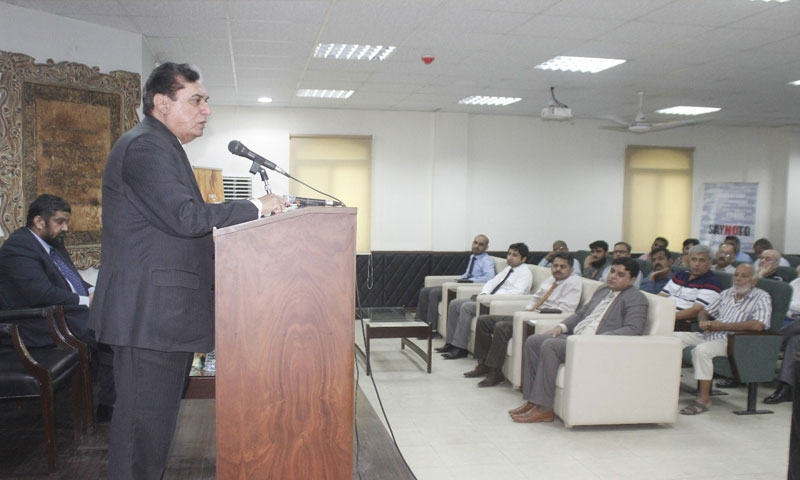 حسین اور حسن نواز کو لانے کی کوشش کریں گے، چئیرمین نیب