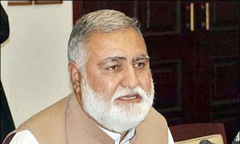 آزادی مارچ: روکایاگرفتارکیا تو ہر ضلع کی ہرسڑک پر لڑائی ہوگی،اکرم درانی کا انتباہ