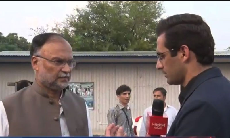 نئی حکومت میں مشرف کی باقیات شامل ہیں، احسن اقبال