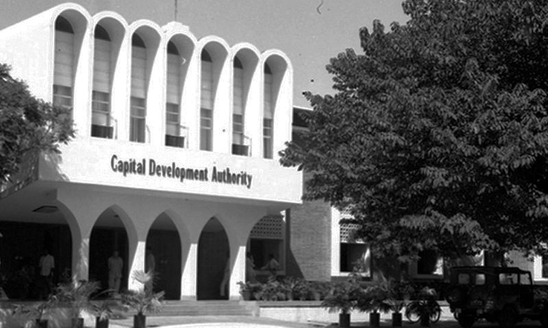 سابق چیئرمین سی ڈی اے کے ناقابل ضمانت وارنٹ جاری