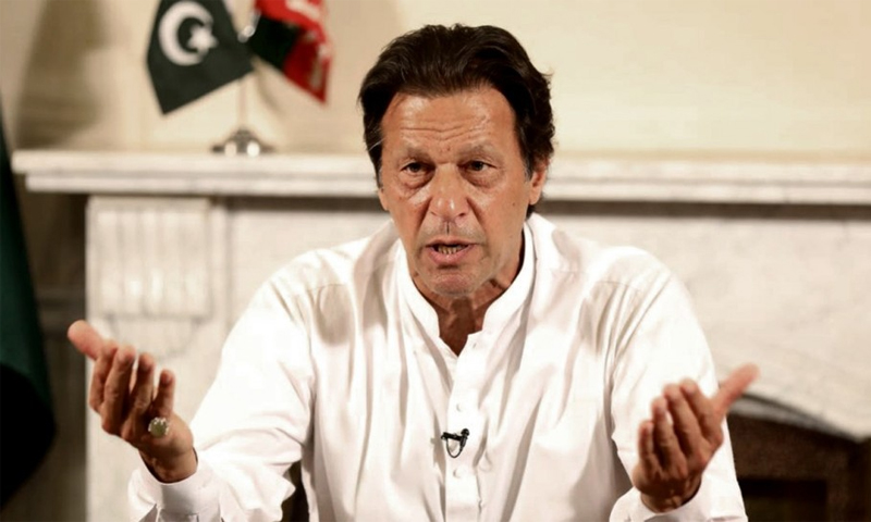 عمران خان نے حلف اٹھاتے ہی بیوروکریسی میں تبدیلی کردی | urduhumnews.wpengine.com