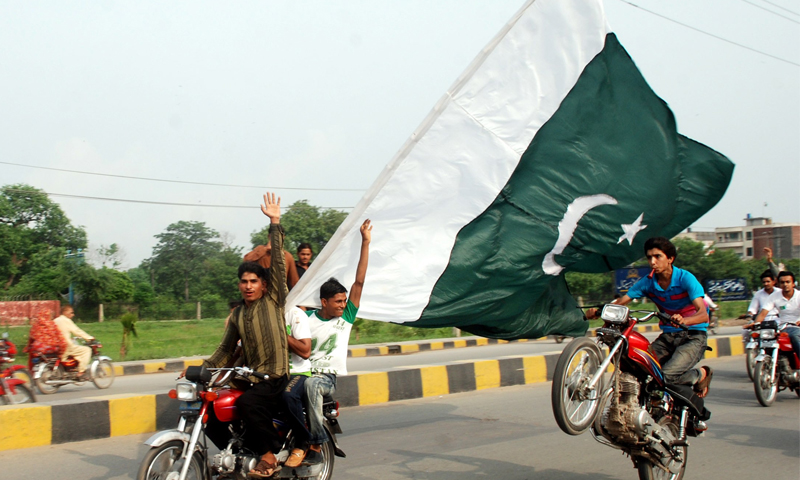 یوم آزادی: ون ویلنگ کرنے والے 18 نوجوان گرفتار | urduhumnews.wpengine.com