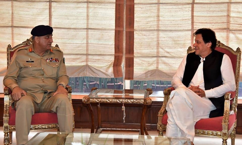 وزیراعظم سے فوجی سربراہ، آئی ایس آئی چیف کی ملاقات | urduhumnews.wpengine.com