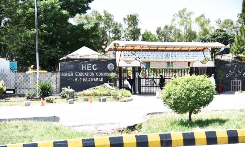 بیرون ملک پی ایچ ڈی کیلئے جانے والے طلبہ نے قومی خزانے کو چار ارب روپے کا چونا لگا دیا