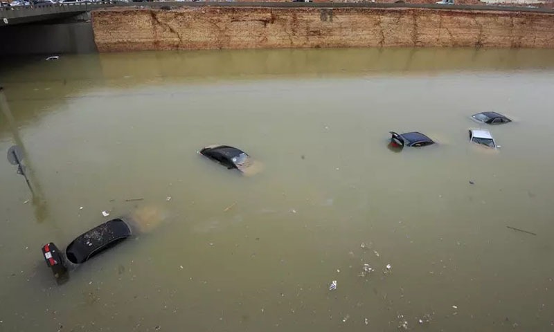 سعودی عرب میں موسلادھار بارشیں، نشیبی علاقے زیر آب