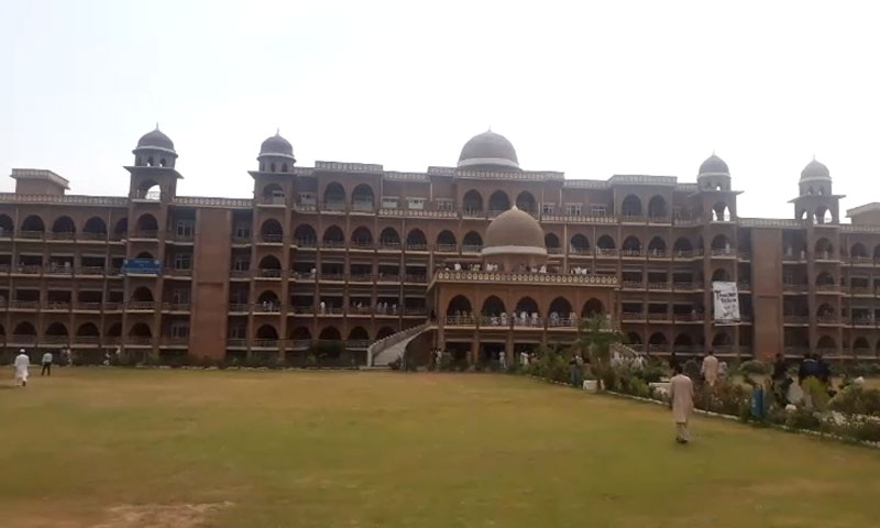 پشاوریونیورسٹی: فیس اضافہ کے خلاف طلبہ کے احتجاج پر لاٹھی چارج