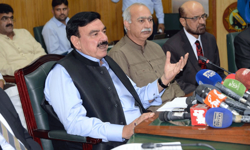 شیخ رشید کا مزدوروں کے لیے دو نئی ٹرینیں چلانے کا اعلان