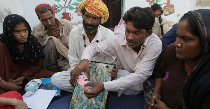بی جے پی کے پیٹ میں پاکستانی ہندوؤں کا درد اٹھنے لگا