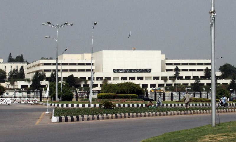 مریم نواز کو حراست میں لیے جانے پر اپوزیشن کا اجلاس سے واک آؤٹ اس بار ہوائی اڈے نہیں دیں گے، آرمی چیف جنرل قمر جاوید باجوہ