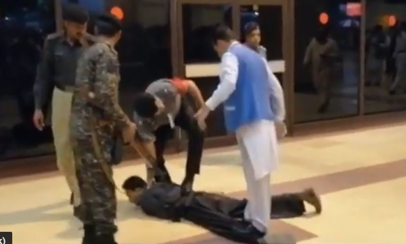 کراچی ائیر پورٹ  لاؤنج میں داخلے کی کوشش پر مشکوک شخص گرفتار