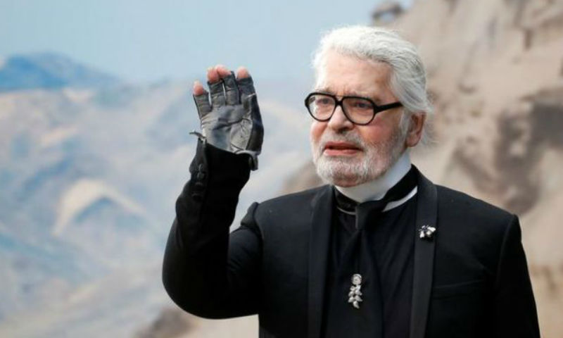 فیشن ڈیزائنر کارل لاگر فیلڈ 85 سال کی عمر میں انتقال کر گئے