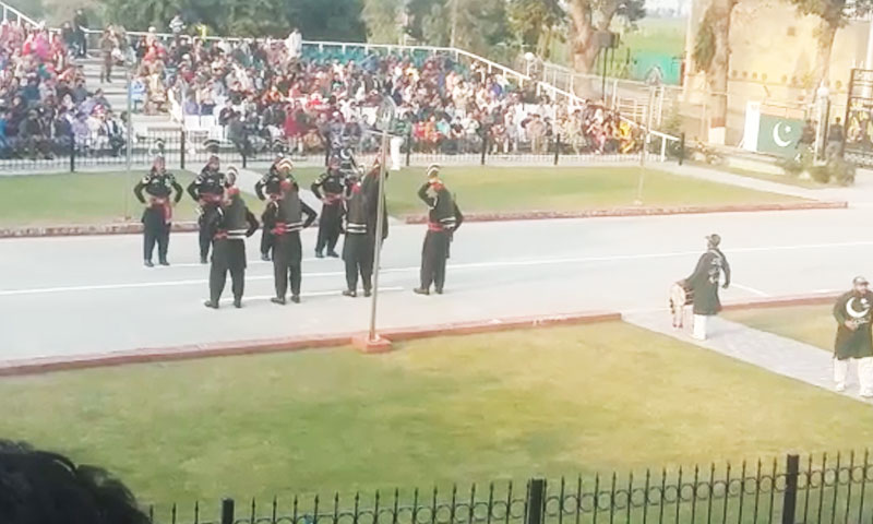 واہگہ بارڈر پر پاکستانی پر جوش، بھارت میں خاموشی