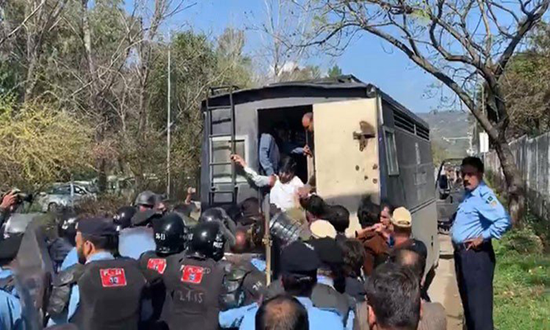 زرداری اوربلاول کی نیب پیشی کےموقع پرتصادم، مصطفے نواز سمیت70جیالوں پر مقدمہ درج