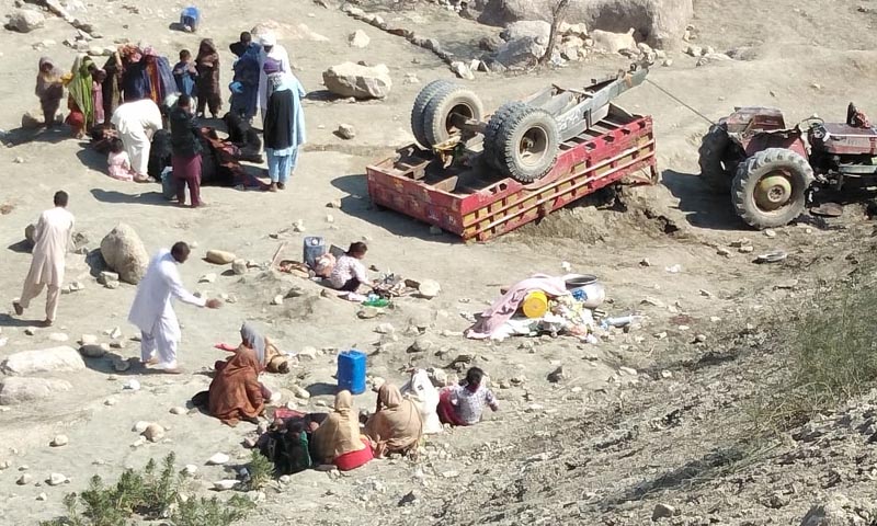 ڈی جی خان میں ٹریکٹر ٹرالی کھائی میں جا گری، 5 افراد جاں بحق