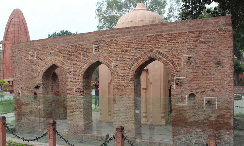 یرہ اپریل انیس سو انیس کو امرتسر میں ہونے والا سانحہ ہندوستان میں برطانیہ کے تسلط پر مبنی  تاریخ کا سیاہ ترین باب ہے۔ 