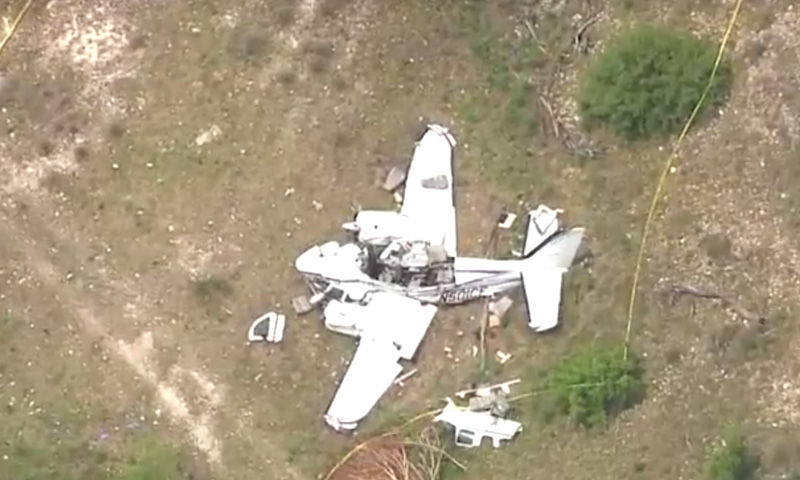 امریکی ریاست ٹیکساس میں ٹوئن انجن طیارہ کریش ہوگیا۔ طیارے میں سوار تمام 6 افراد ہلاک ہوگئے ہیں۔ 