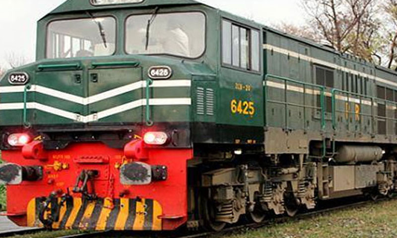 محراب پور: بہاؤالدین ذکریا ایکسپریس بڑے حادثے سے بچ گئی