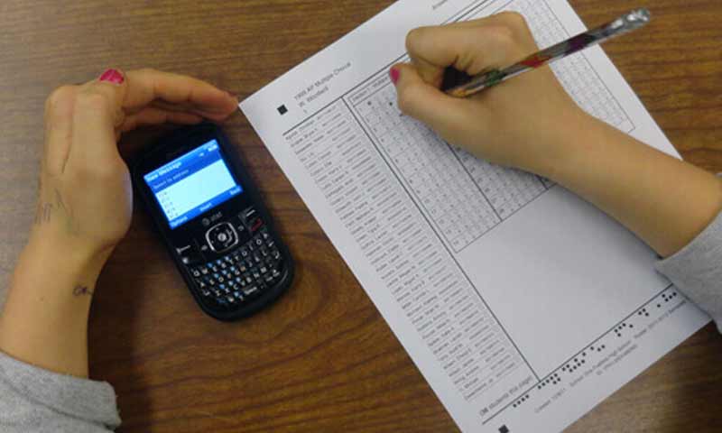 سندھ: انٹربورڈ انتظامیہ نے بوٹی مافیا کو دھرلیا