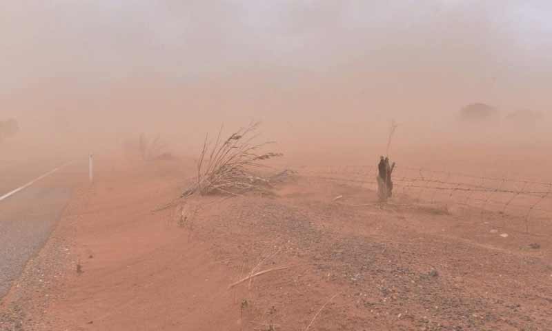 ملک بھرمیں موسم خشک، سندھ میں گرد آلود ہوائیں چلنے کا امکان