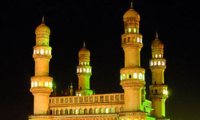 حیدرآباد دکن:تاریخی عمارت ’چار مینار‘ کا ایک حصہ ٹوٹ کرگرگیا