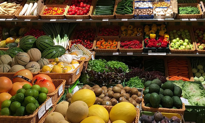 ماہ صیام کا رحمتوں بھرا عشرہ گزر گیا: روزہ داروں کا ’لٹنا‘ نہ رکا