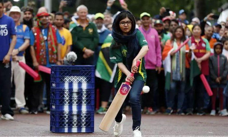 ملالہ کے ہلکے پھلکے تبصرے پر بھارتی سیخ پا