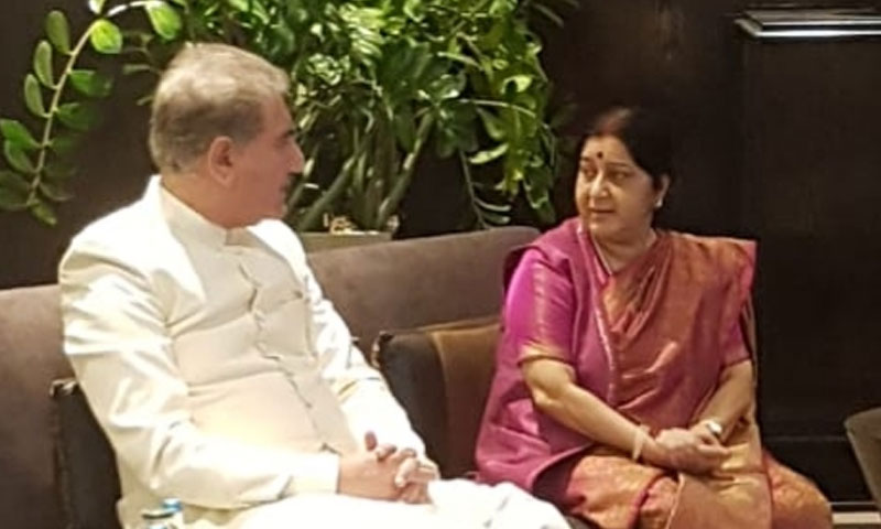 شاہ محمود کی ’کڑواہٹ‘ پر سشما سوراج کی مٹھائی