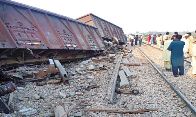 پڈعیدن: مال گاڑی الٹ گئی، ٹرینوں کی آمد و رفت معطل