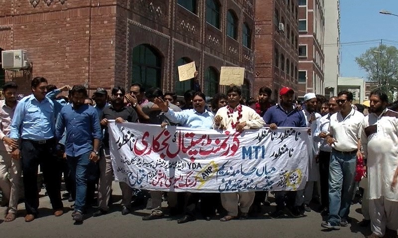 پنجاب میں ڈاکٹرز ہڑتال پر کیوں ہیں