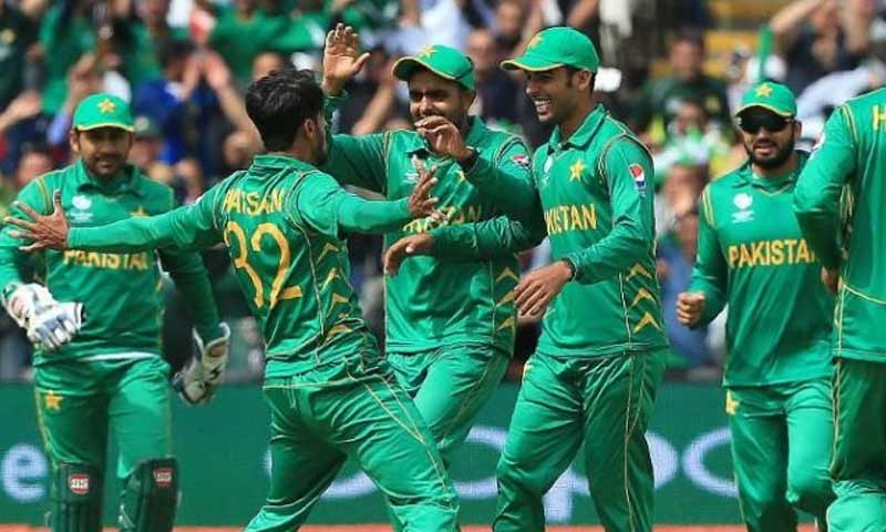 قوم ٹیم پر انعامات کی بارش