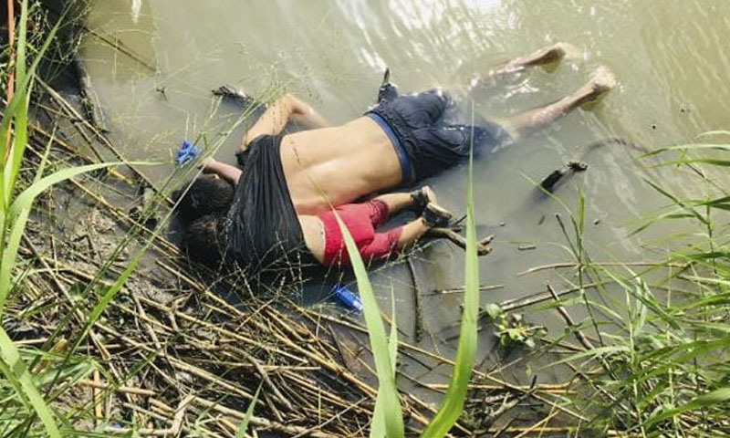 عدم آباد جانے والے باپ بیٹی کے ’انداز‘ رخصتی نے دنیا کو رلا دیا